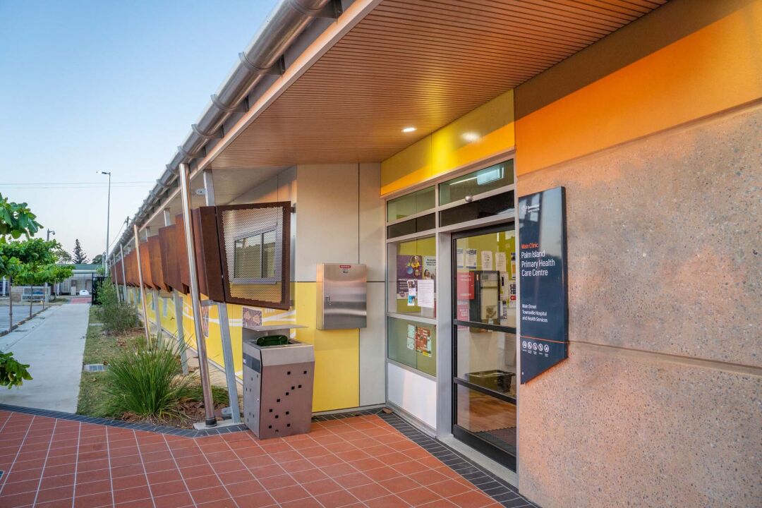 Palm Island Primary Health Care Centre / Hutchies