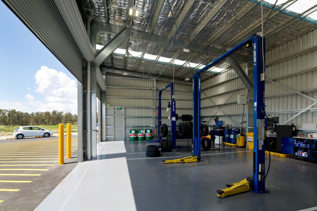 Thrifty Car Rental Facility / Hutchies