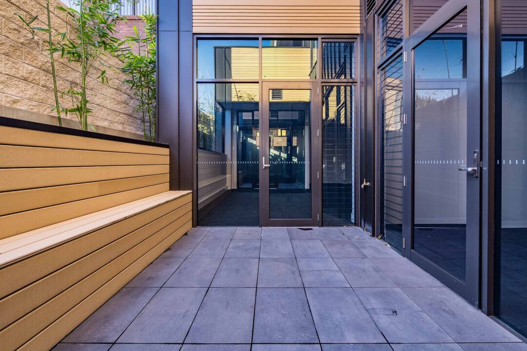 Saint Martin Apartments / Hutchies