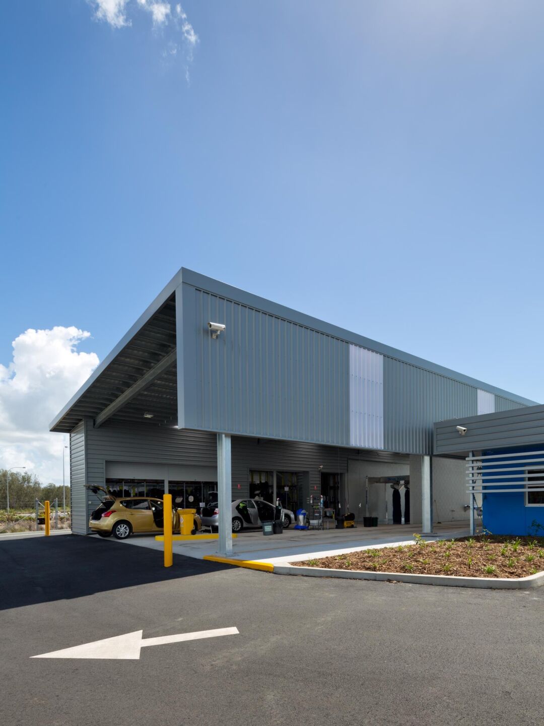 Thrifty Car Rental Facility / Hutchies