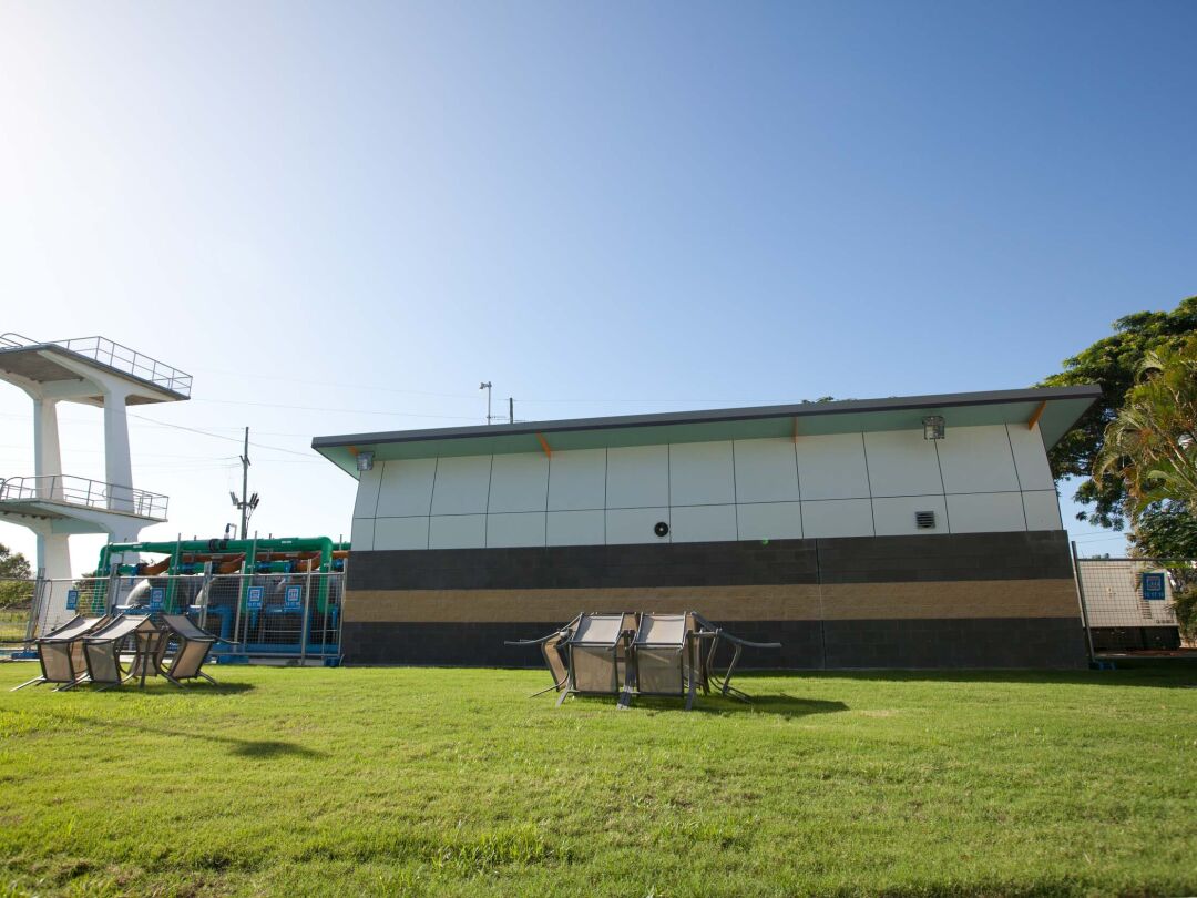2nd World War Memorial Aquatic Centre / Hutchies