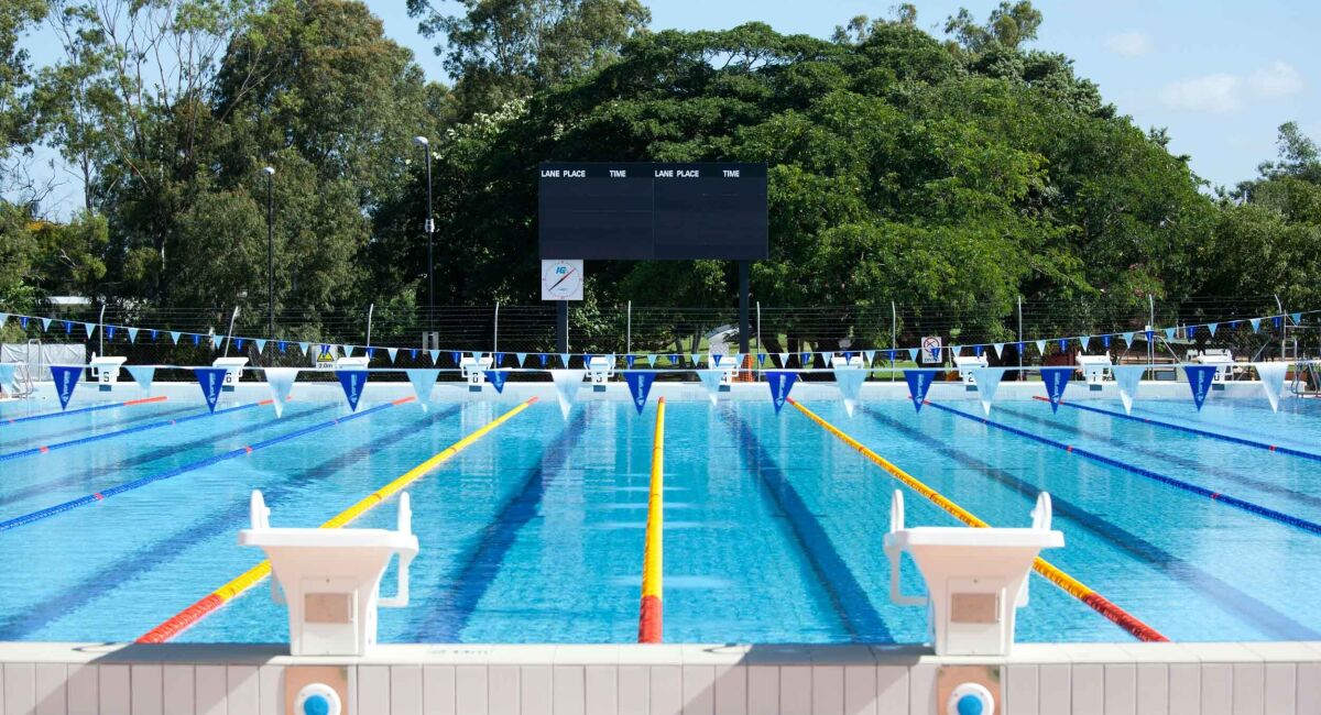 2nd World War Memorial Aquatic Centre / Hutchies