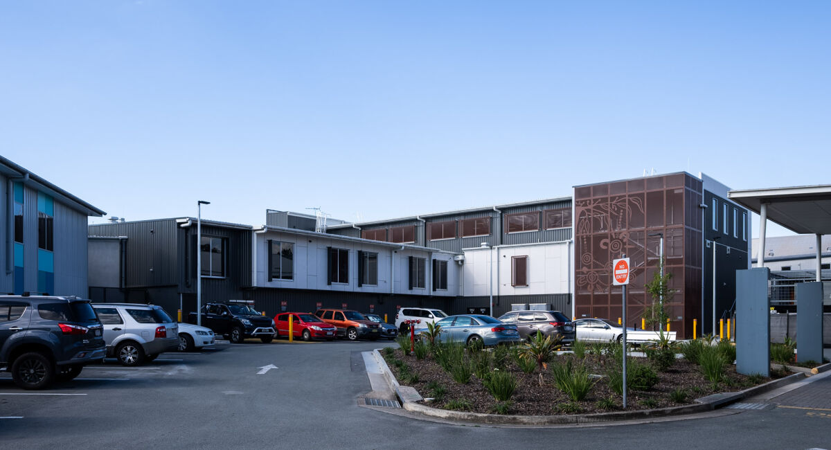 Logan Hospital Ward 2Q / Hutchies