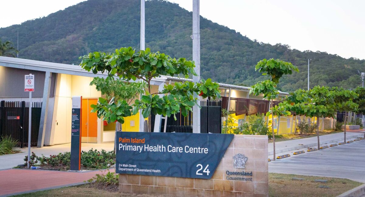 Palm Island Primary Health Care Centre / Hutchies