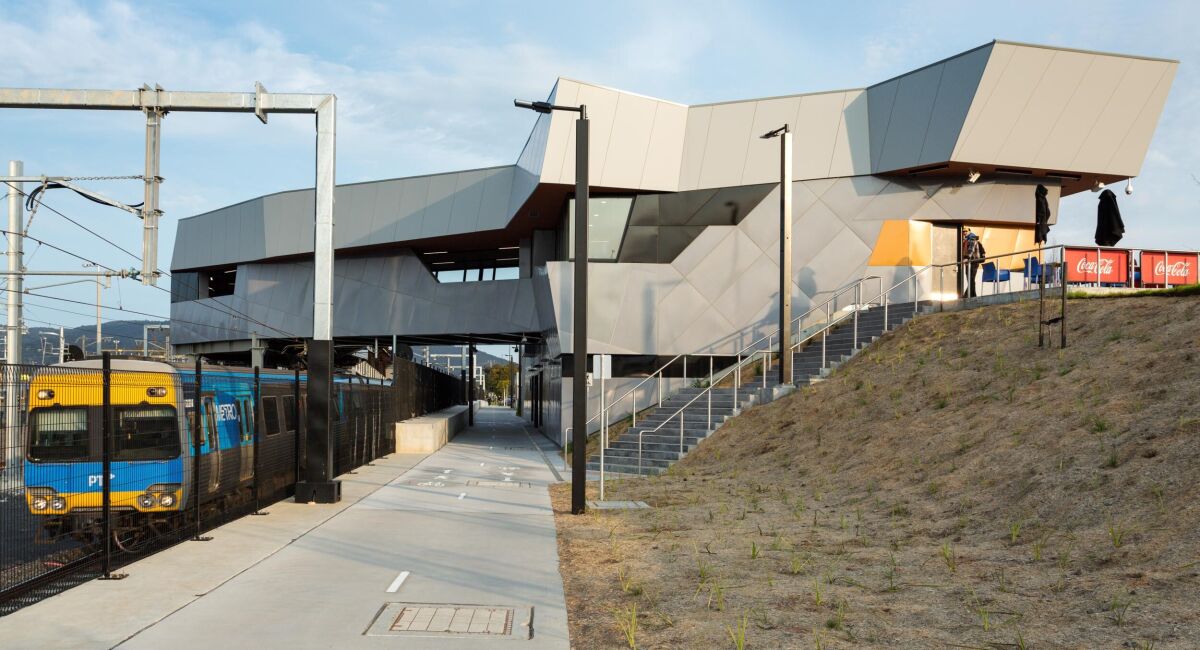 Bayswater Train Station / Hutchies