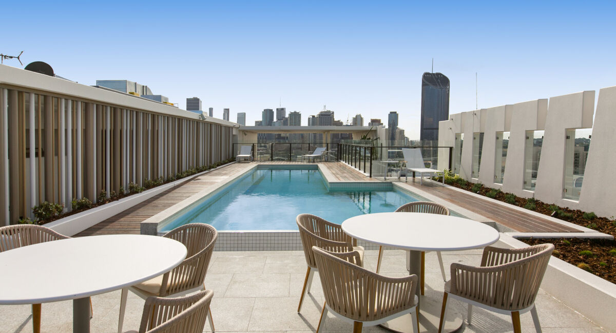 Opera Apartments / Hutchies