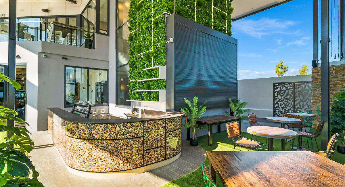 The Landmark Gateway / Hutchies